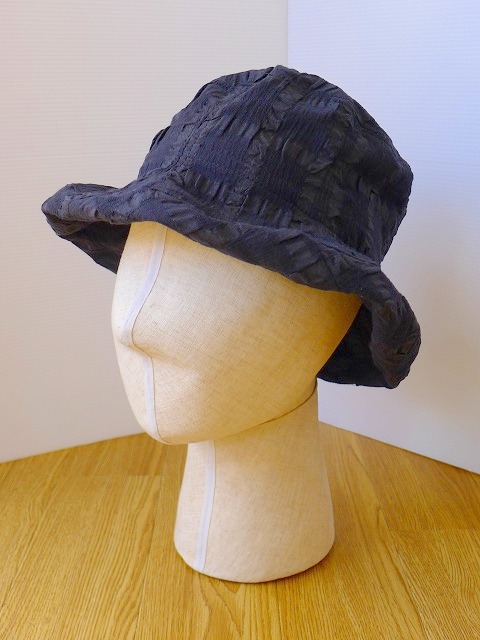 ３１ コットンのチューリップハット 黒 帽子が似合わない女性のためのハットフィッターブログ