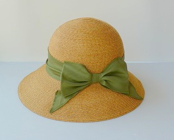 麦わらぼうし カーキ色のリボン 帽子が似合わない女性のためのハットフィッターブログ
